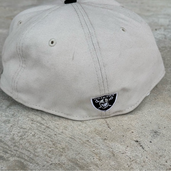 Men's New Era Stone/Black Las Vegas Raiders 2023 NFL Draft On Stage 59FIFTY Hat - Picture 6 of 10